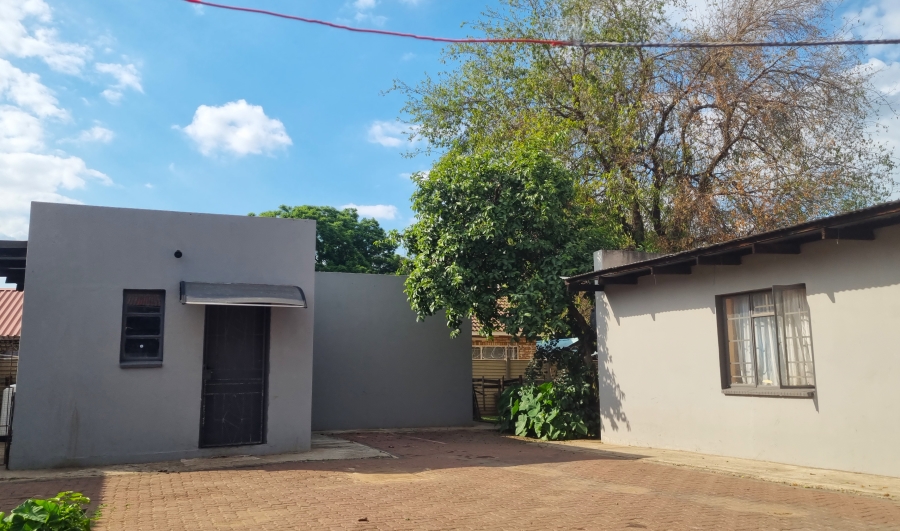 7 Bedroom Property for Sale in Oos Einde North West